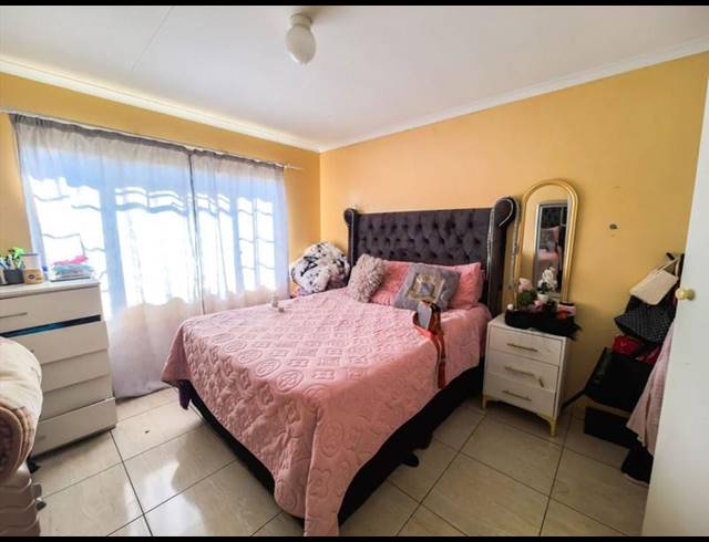 2 BEDROOM TOWNHOUSE FOR SALE IN KEMPTON PARK EXT 04